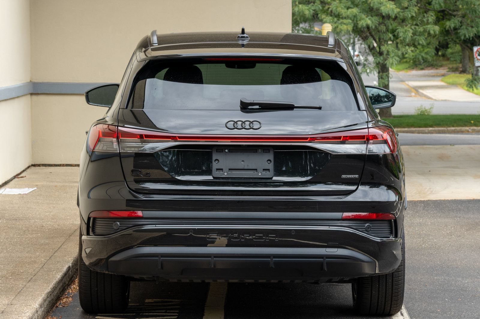 Used 2023 Audi Q4 e-tron Premium Plus w/ Premium Plus AWD/4WD image 9