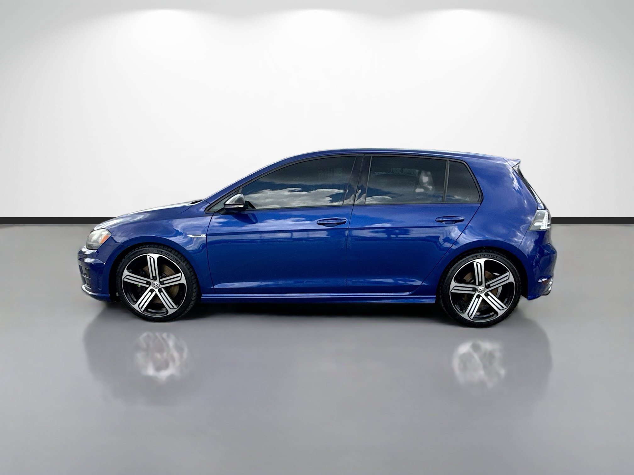 Used 2016 Volkswagen Golf R 4-Door w/ Driver Assistance Package AWD/4WD image 6