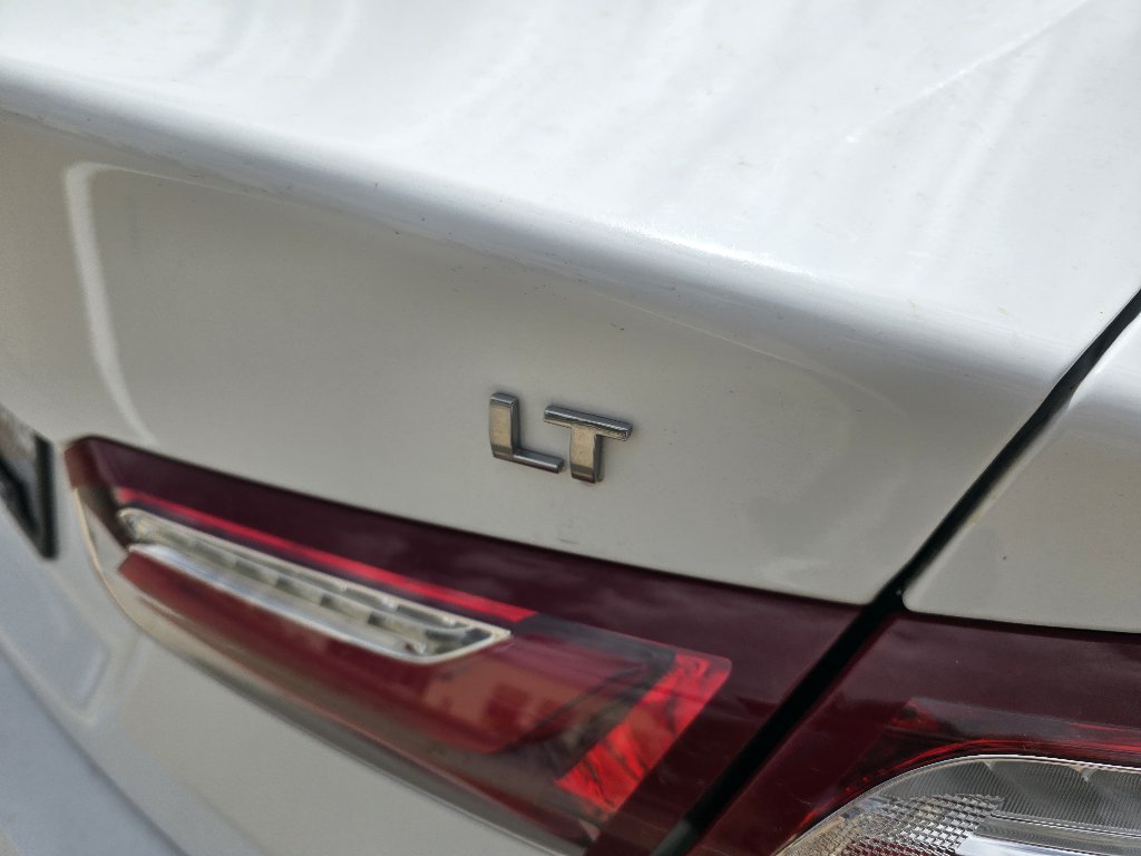 Used 2022 Chevrolet Malibu LT FWD image 28