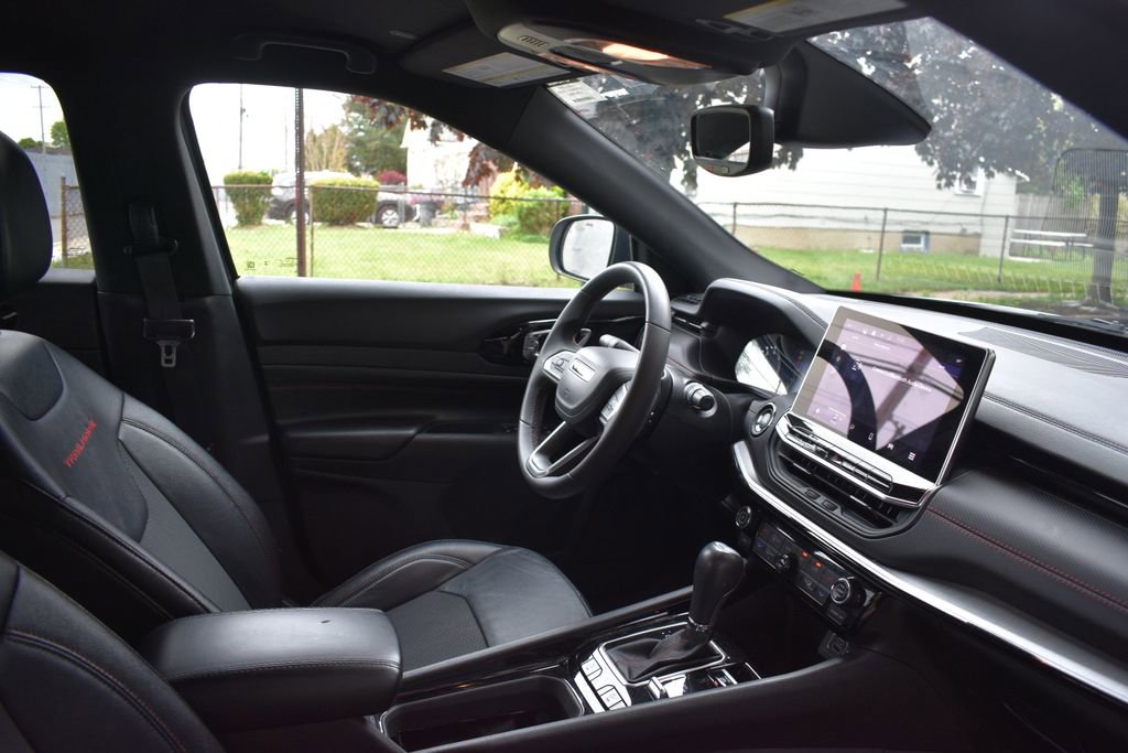 Used 2025 Jeep Compass Trailhawk AWD/4WD image 20