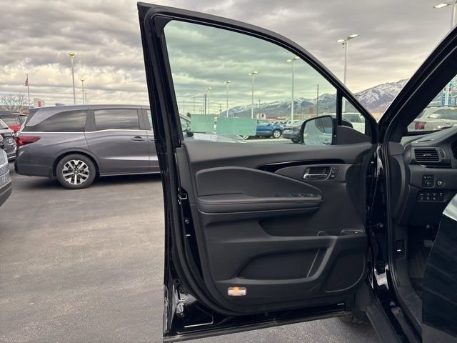 New 2026 Honda Ridgeline Black Edition image 9