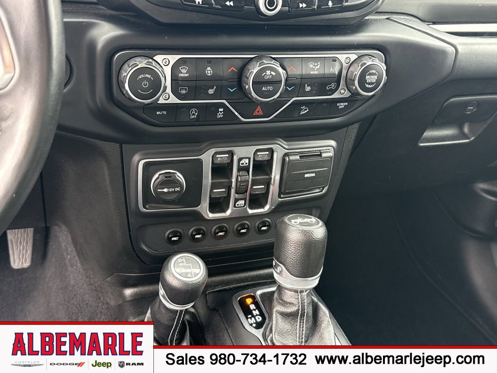 Used 2019 Jeep Wrangler Unlimited Sahara w/ Cold Weather Group image 24