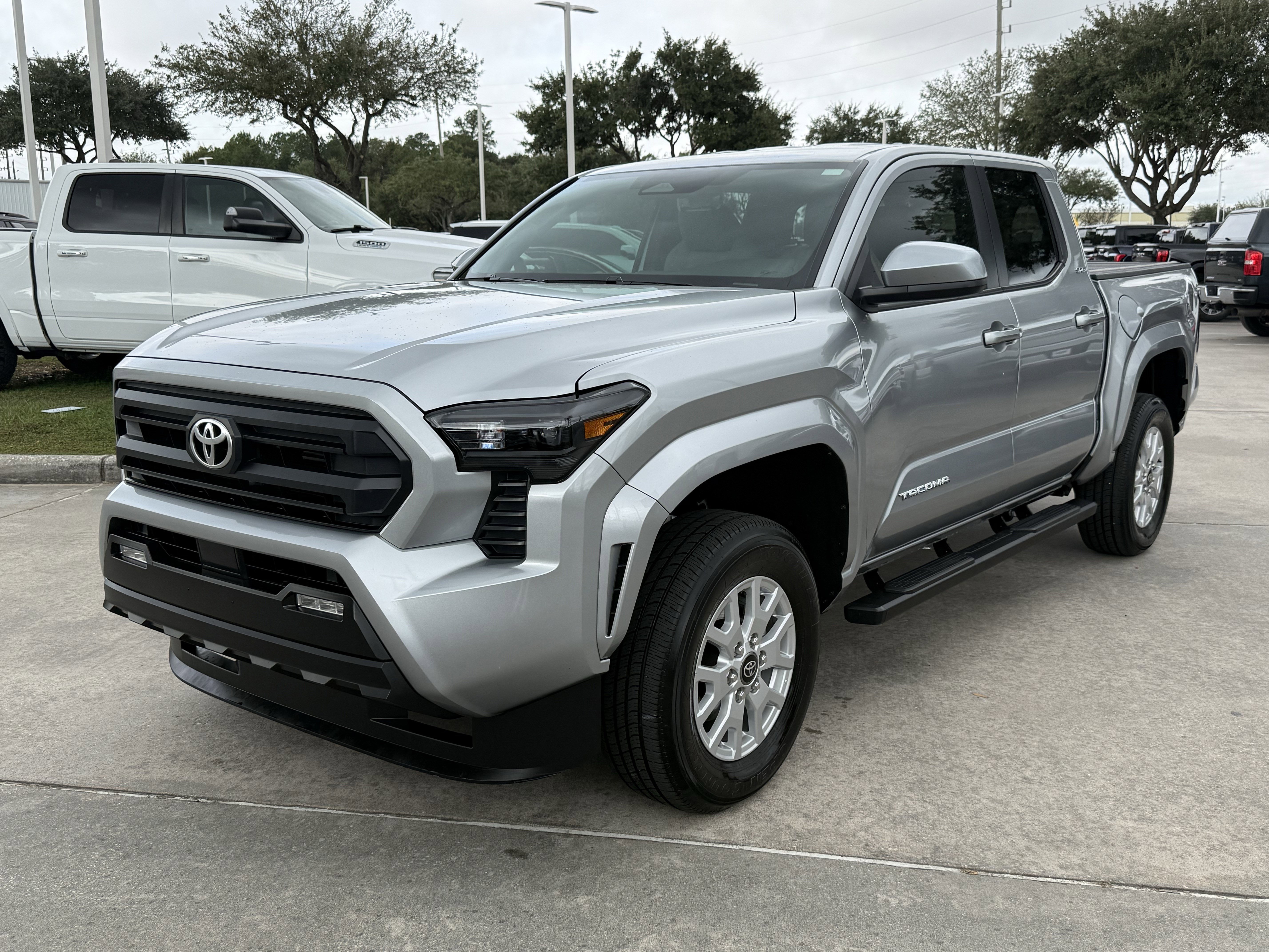 Used 2025 Toyota Tacoma SR5 image 9