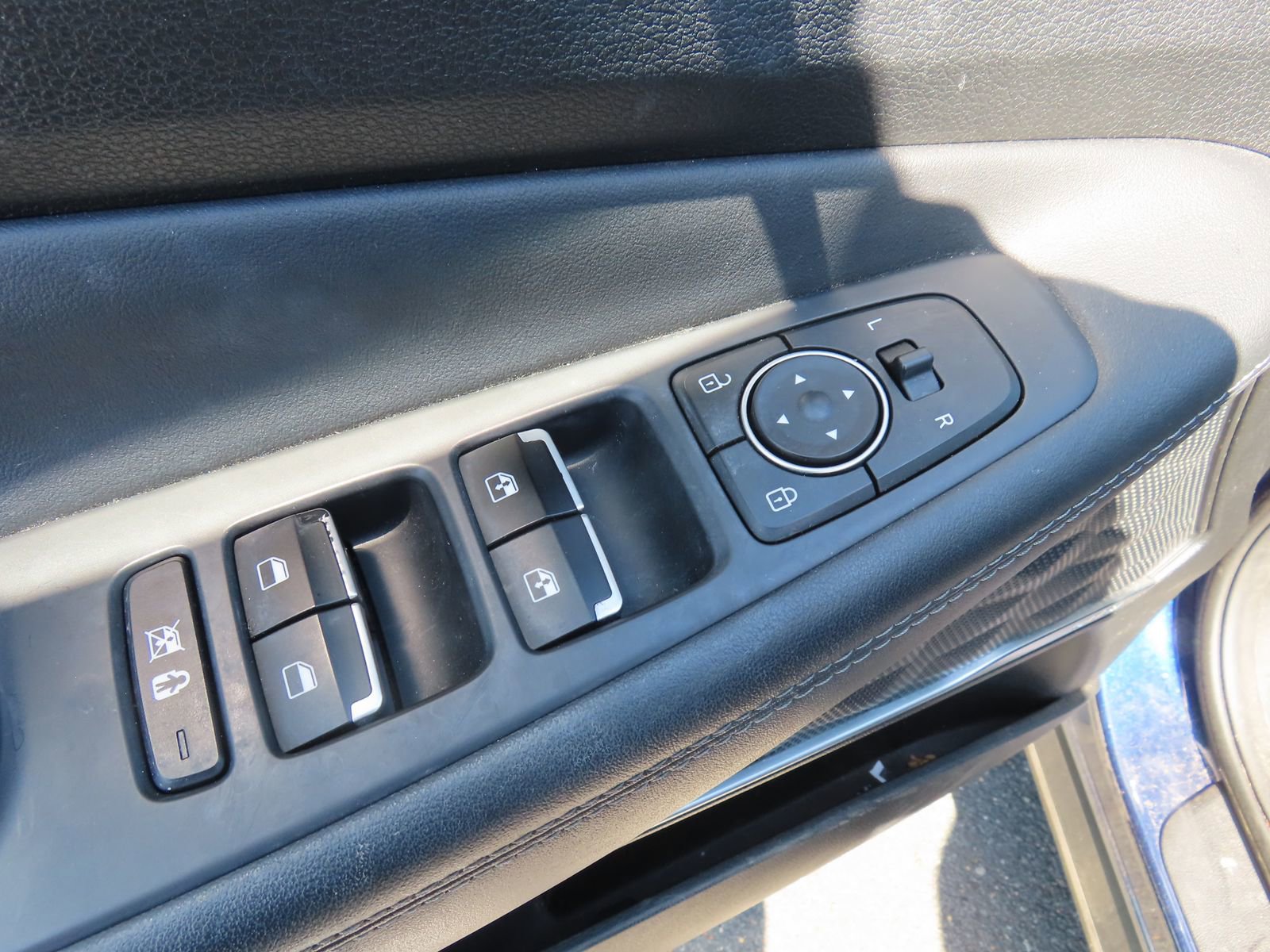 Used 2020 Hyundai Santa Fe SEL w/ Convenience + Premium Package image 13