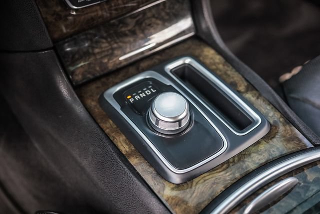 Used 2015 Chrysler 300 C RWD image 27