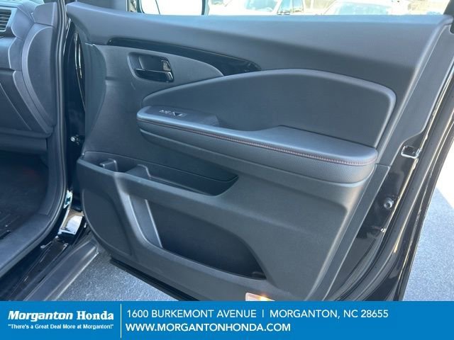 Used 2025 Honda Passport Black Edition image 40