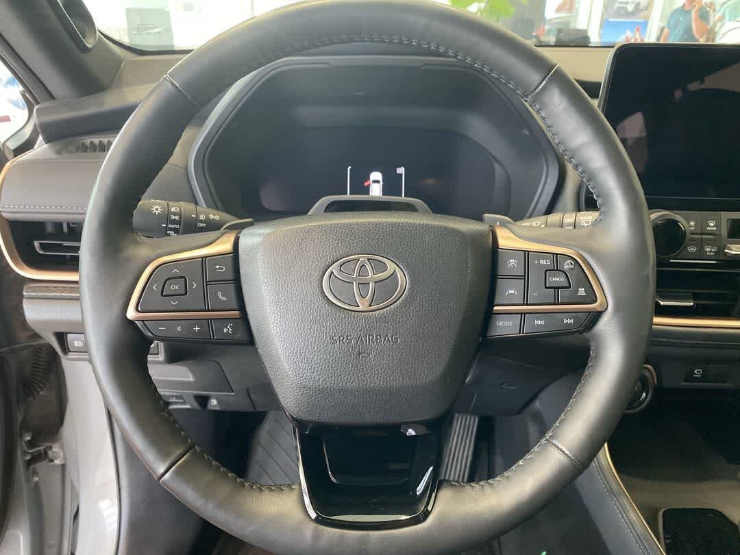 Used 2025 Toyota Grand Highlander AWD Hybrid image 17