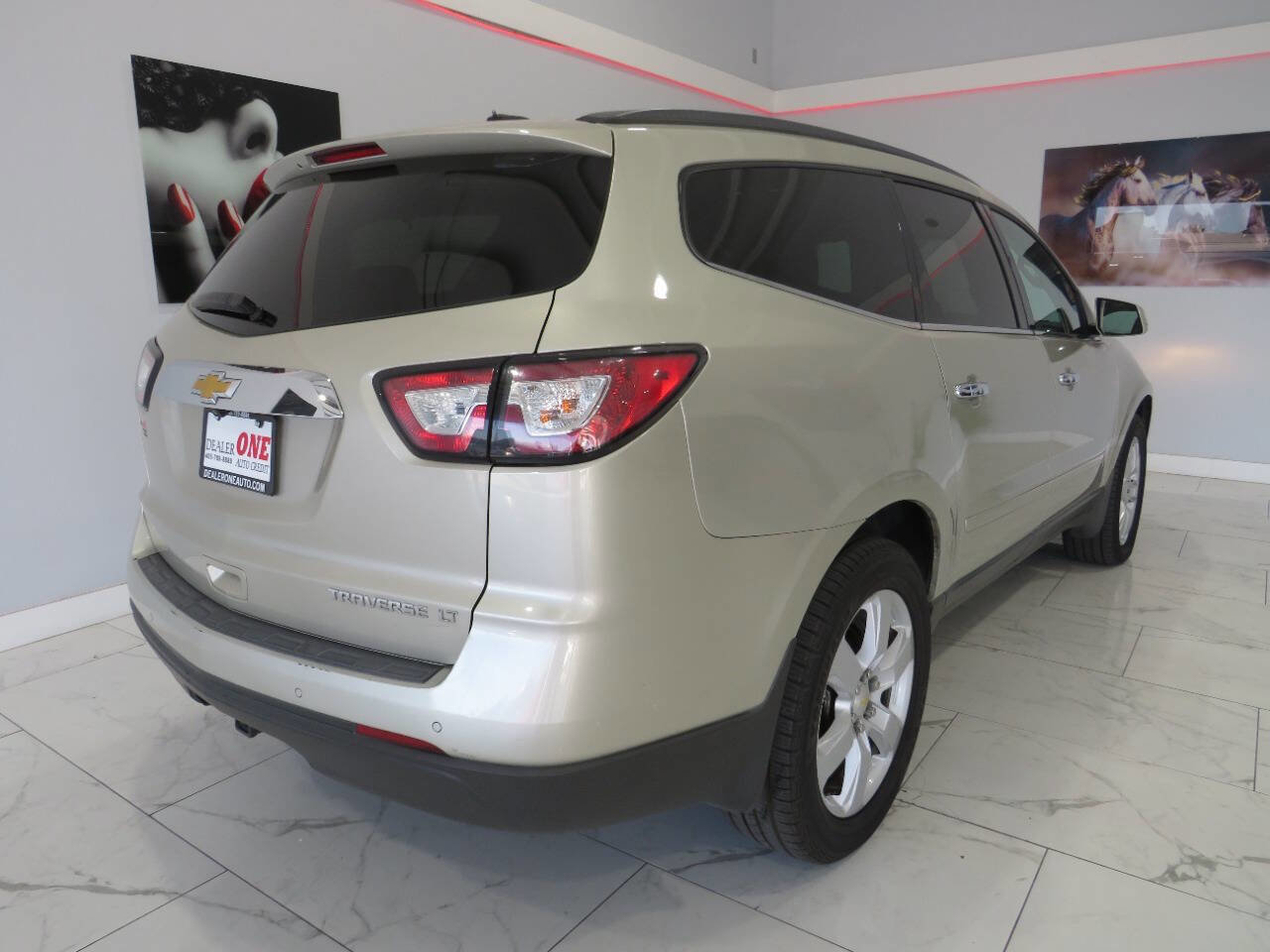Used 2016 Chevrolet Traverse LT w/ Style and Technology Package image 4