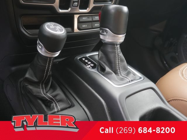 Used 2023 Jeep Wrangler Unlimited Sahara w/ Cold Weather Group AWD/4WD image 31