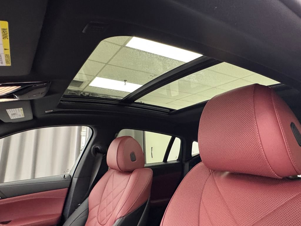 Used 2024 BMW X6 xDrive40i w/ Premium Package image 21