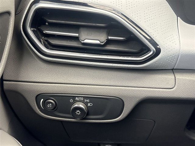 Certified 2022 Chevrolet Bolt EUV Premier w/ Launch Edition FWD image 17