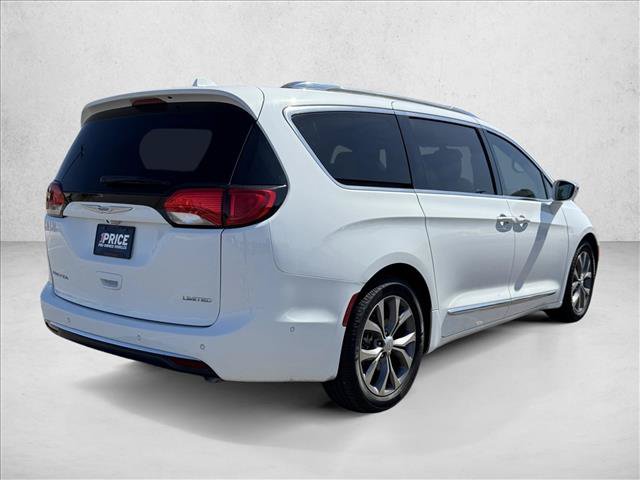 Used 2020 Chrysler Pacifica Limited w/ Tire & Wheel Group FWD video 4