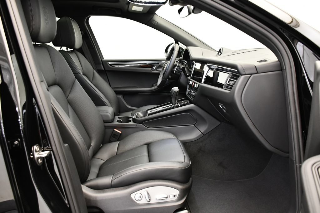 Certified 2026 Porsche Macan AWD/4WD image 51