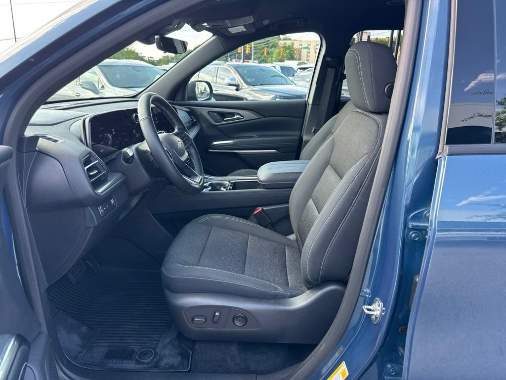 Used 2026 Chevrolet Traverse LT w/ Driver Confidence Package FWD image 13