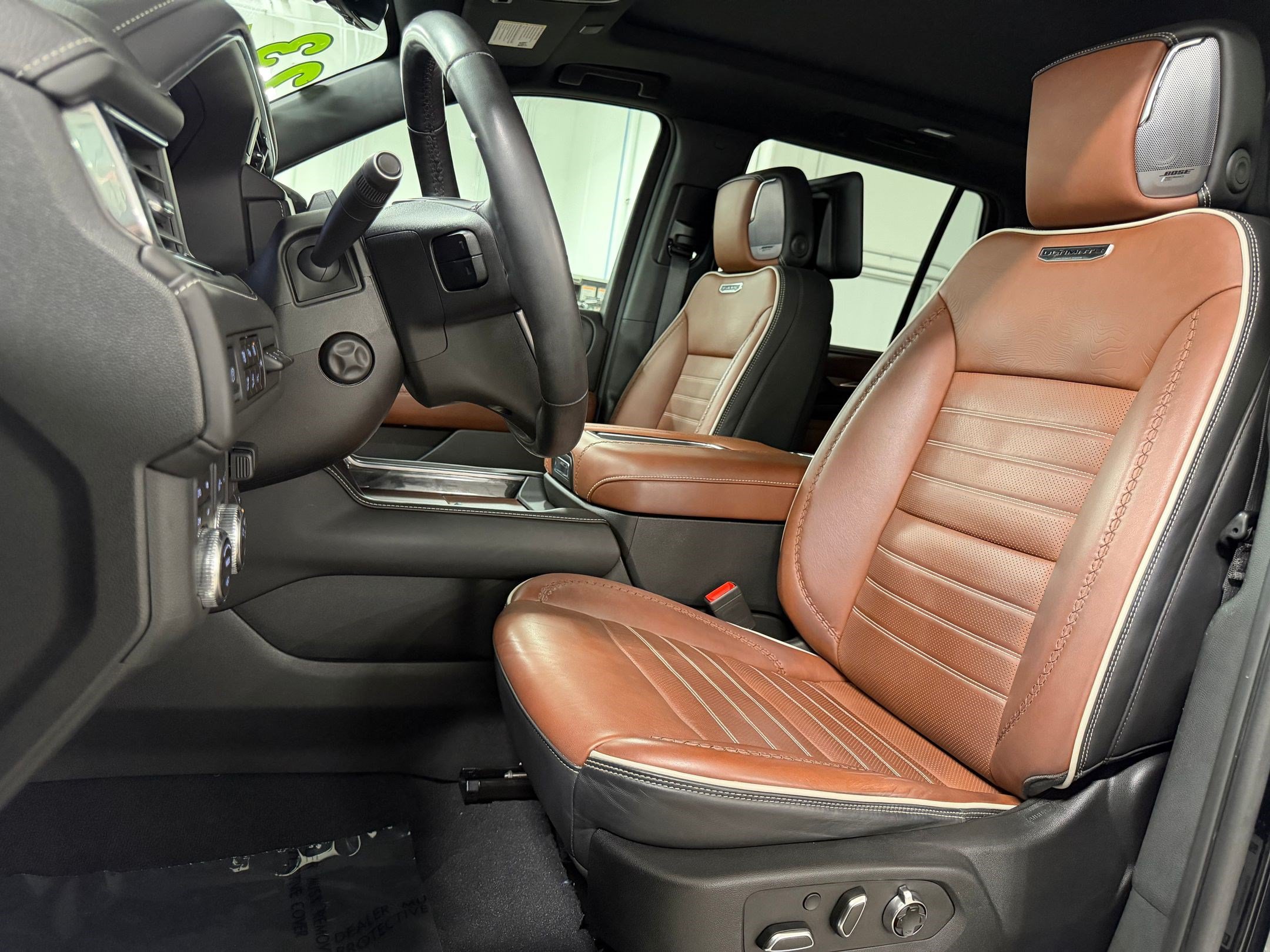 Used 2023 GMC Yukon Denali Ultimate AWD/4WD image 5
