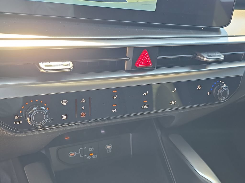New 2026 Kia Sorento LX FWD image 24