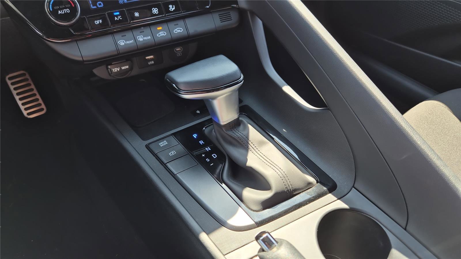 Used 2025 Hyundai Elantra Sport image 23