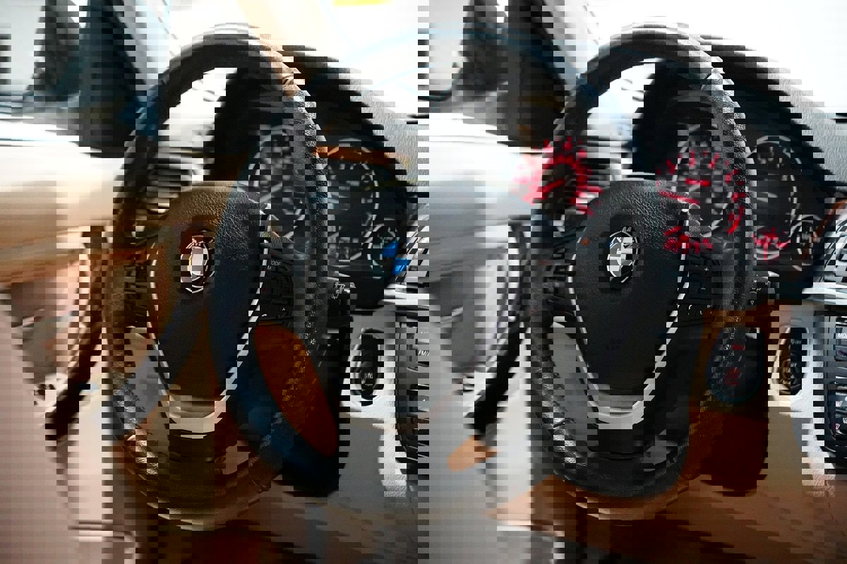 Used 2015 BMW 328i Sedan RWD image 12