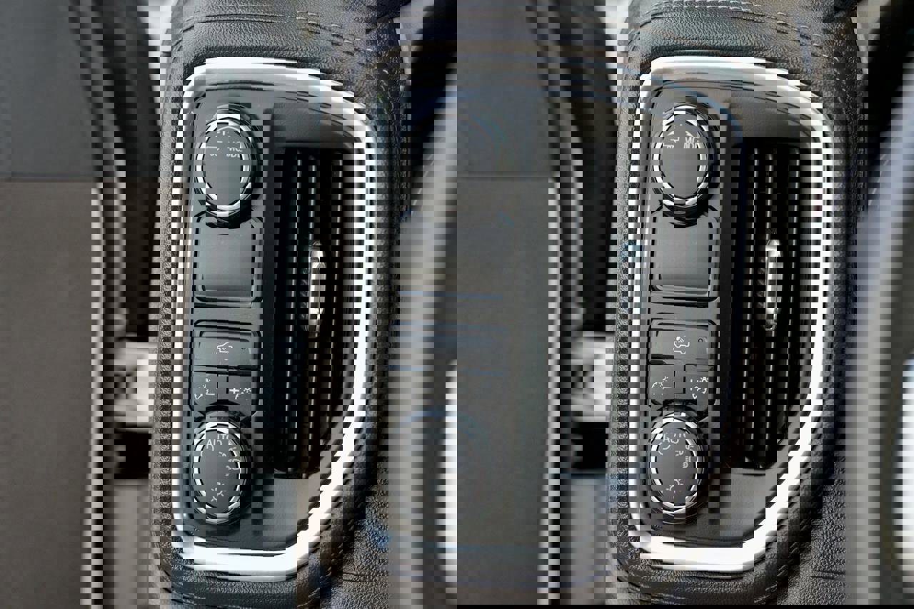 Used 2020 Chevrolet Silverado 1500 LT image 29