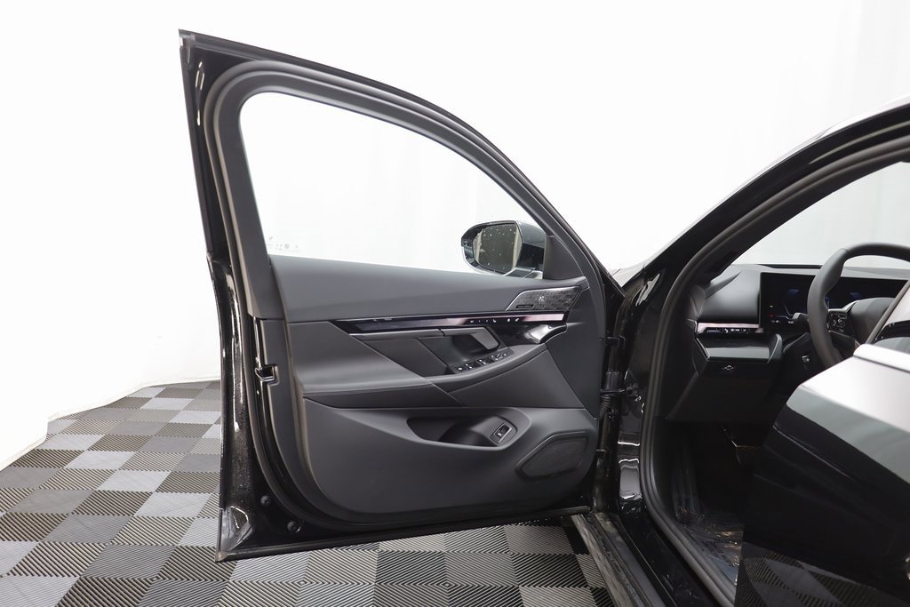 New 2025 BMW i5 xDrive40 w/ Premium Package image 6