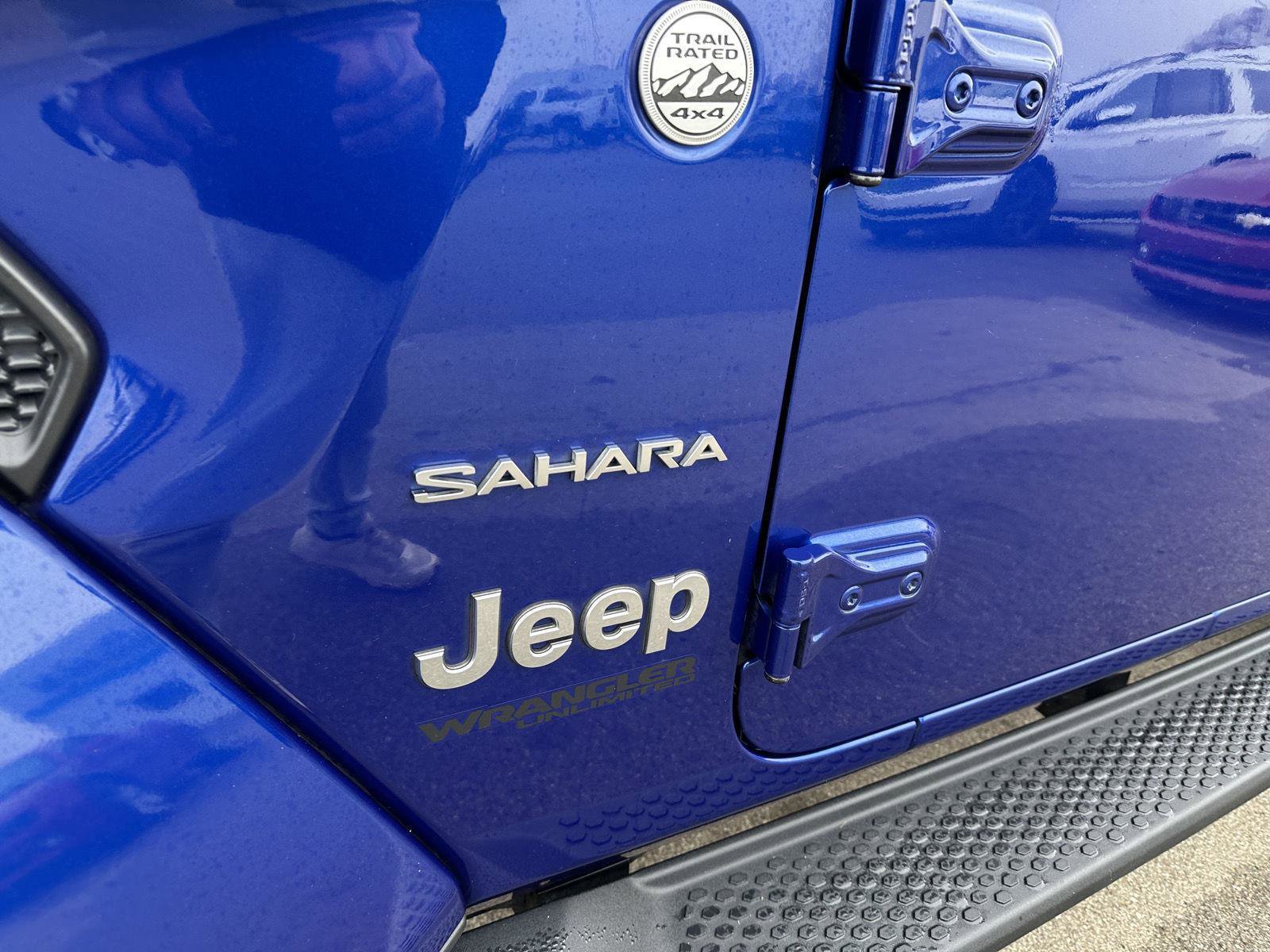 Used 2018 Jeep Wrangler Unlimited Sahara w/ Cold Weather Group image 3