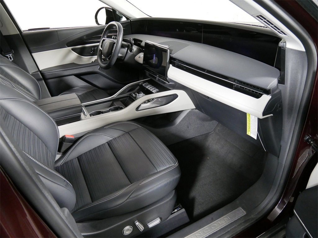 Certified 2024 Lincoln Nautilus Reserve w/ Equipment Group 202A image 12