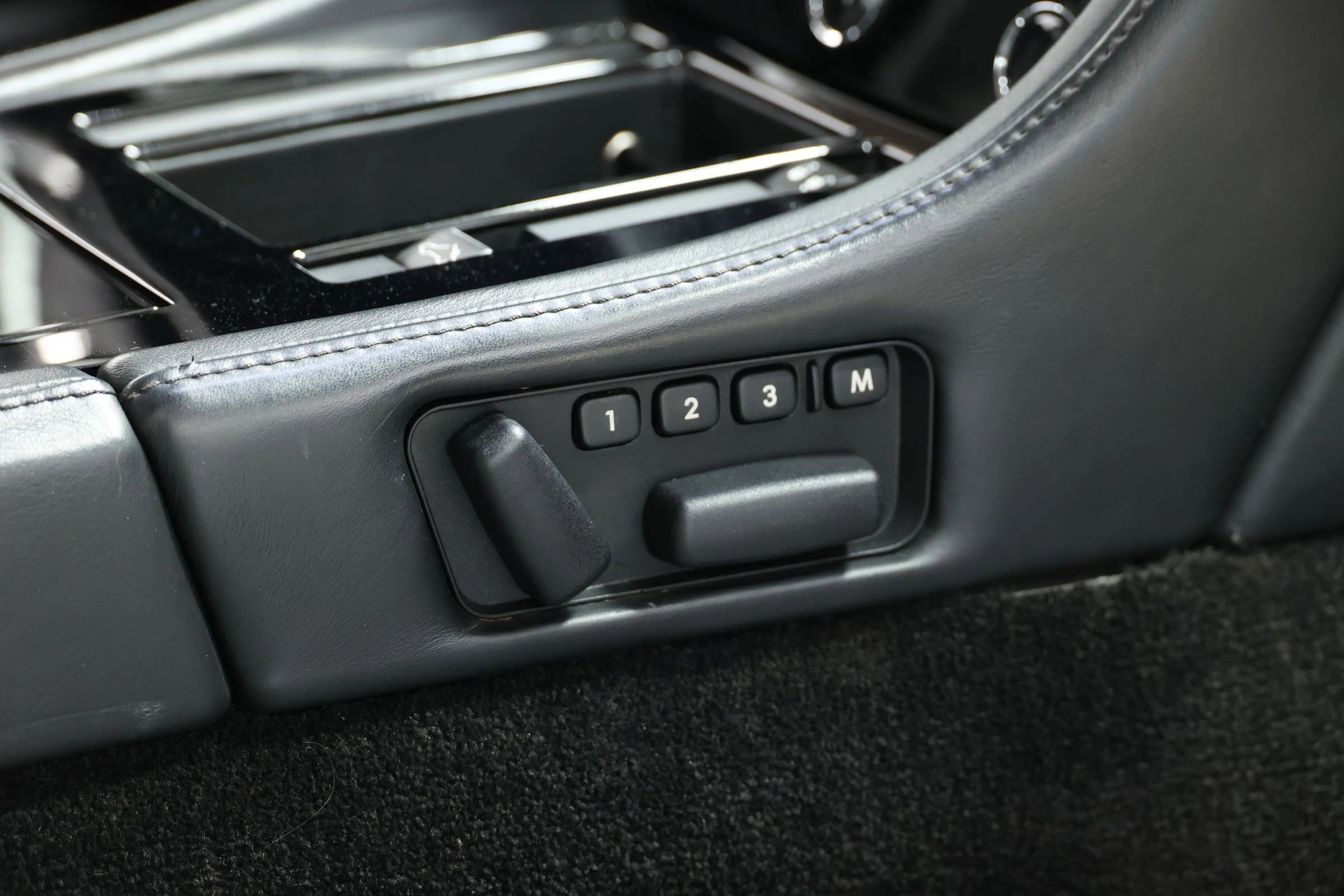 Used 2016 Aston Martin V8 Vantage S image 49