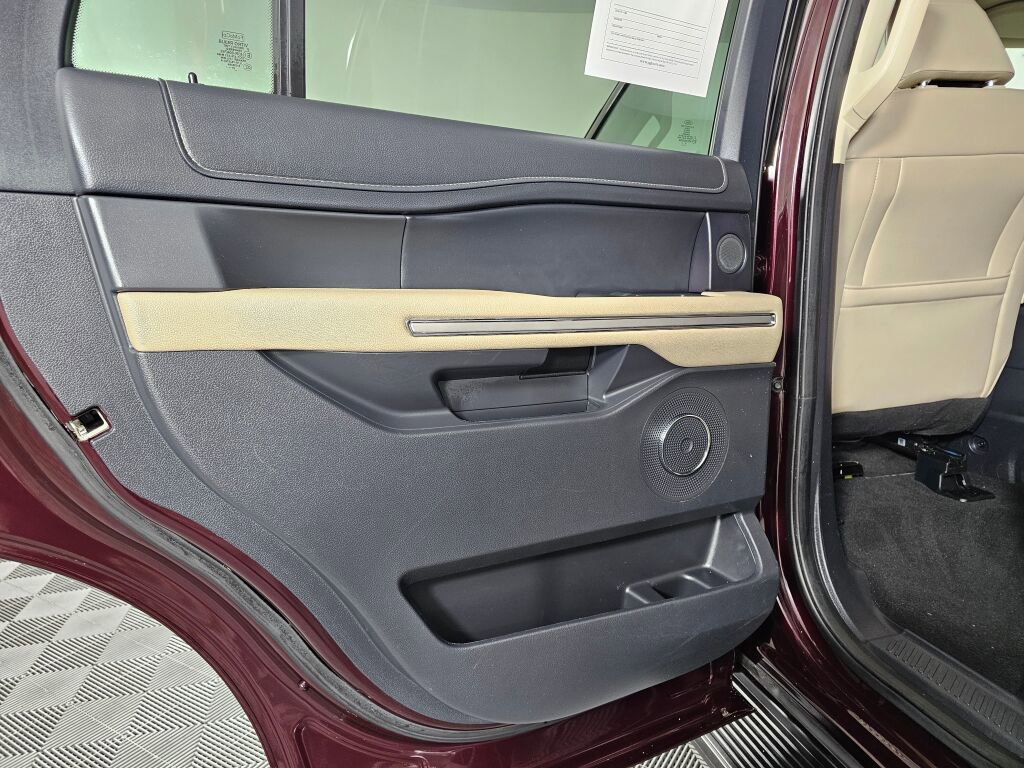 Used 2024 Ford Expedition Limited image 33