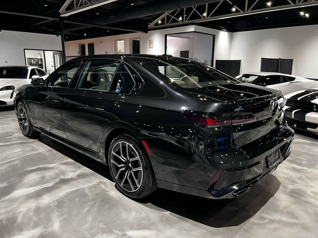 Used 2024 BMW 760i xDrive AWD/4WD image 3