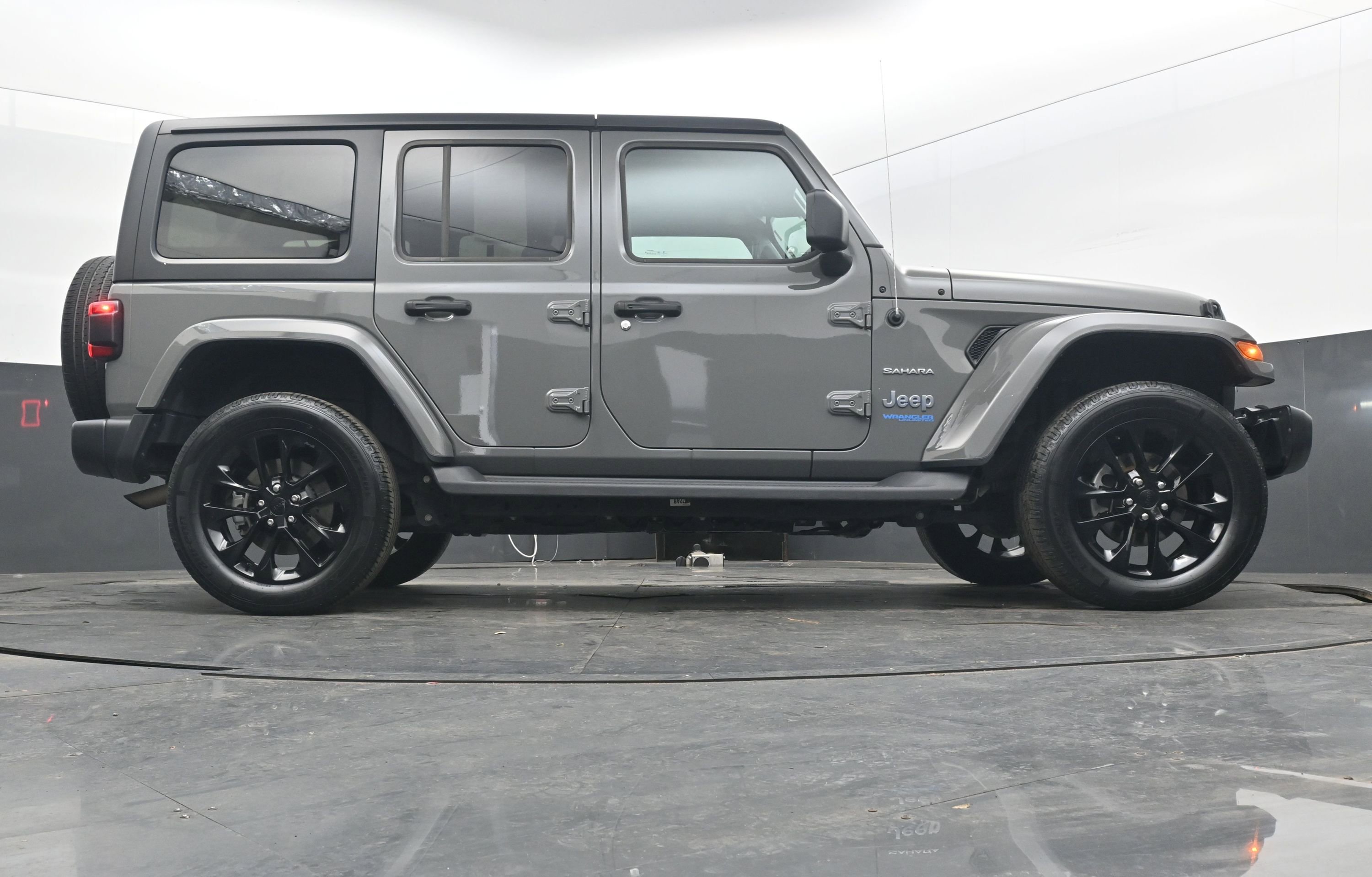 Used 2021 Jeep Wrangler Unlimited Sahara w/ Cold Weather Group image 28