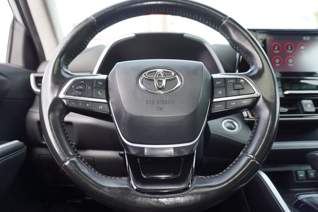 Used 2020 Toyota Highlander XLE FWD image 22