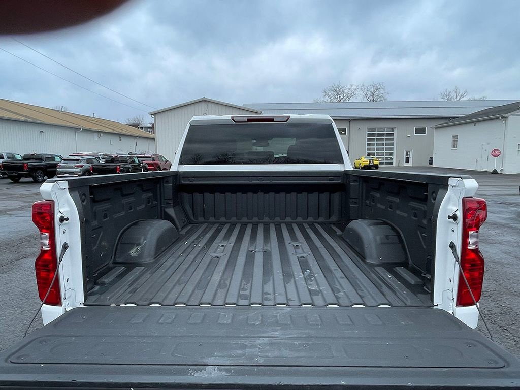 Used 2025 Chevrolet Silverado 2500 Custom w/ Custom Value Package image 5