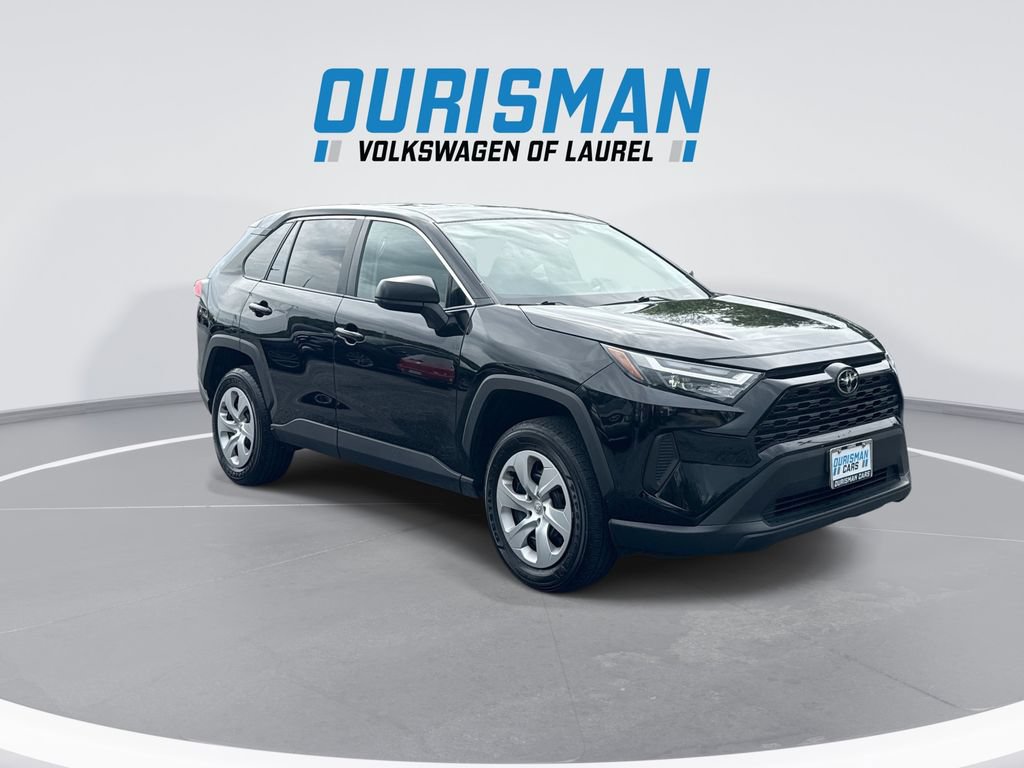 Used 2025 Toyota RAV4 LE AWD/4WD image 2