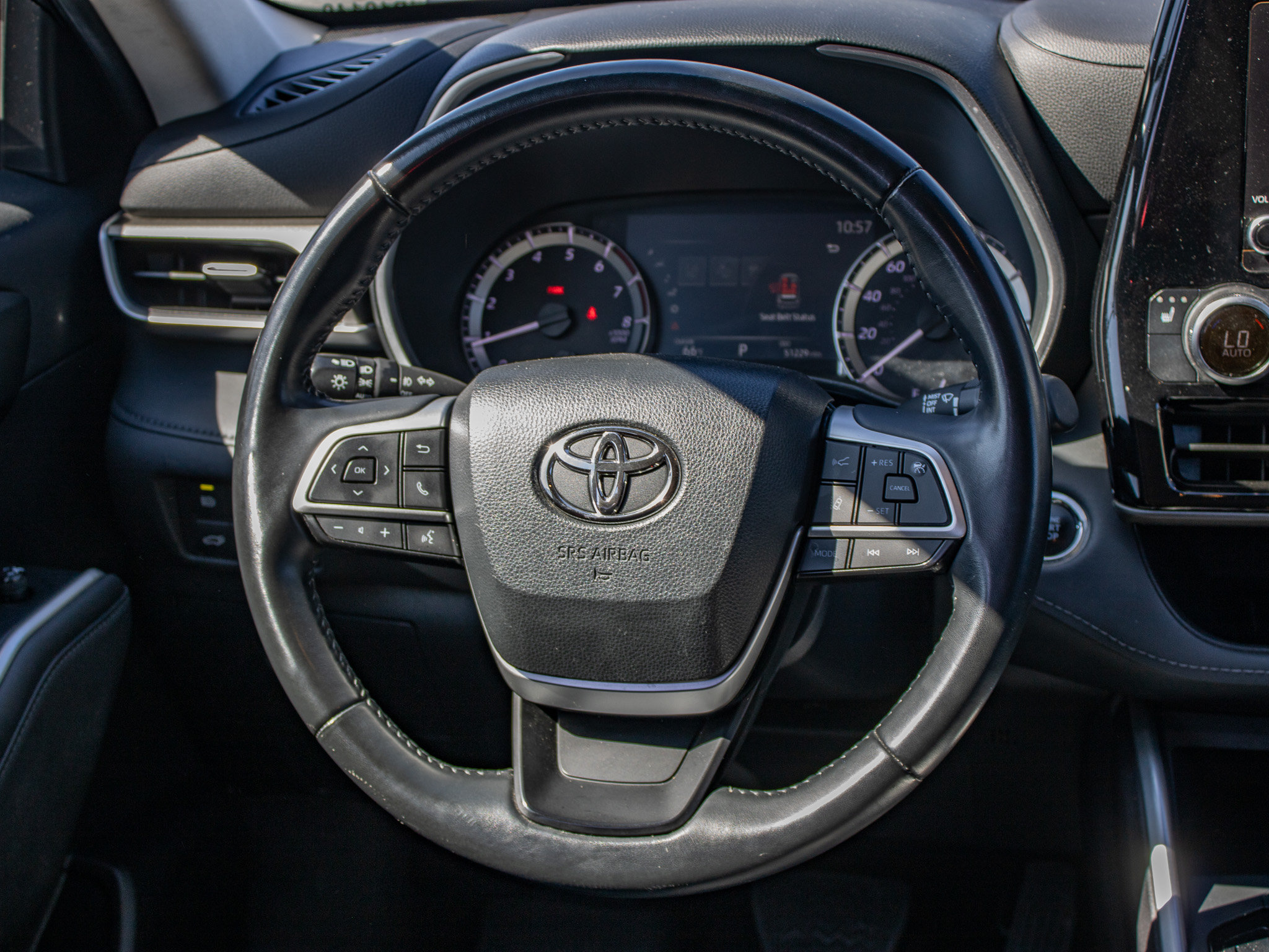 Used 2023 Toyota Highlander XLE AWD/4WD image 32