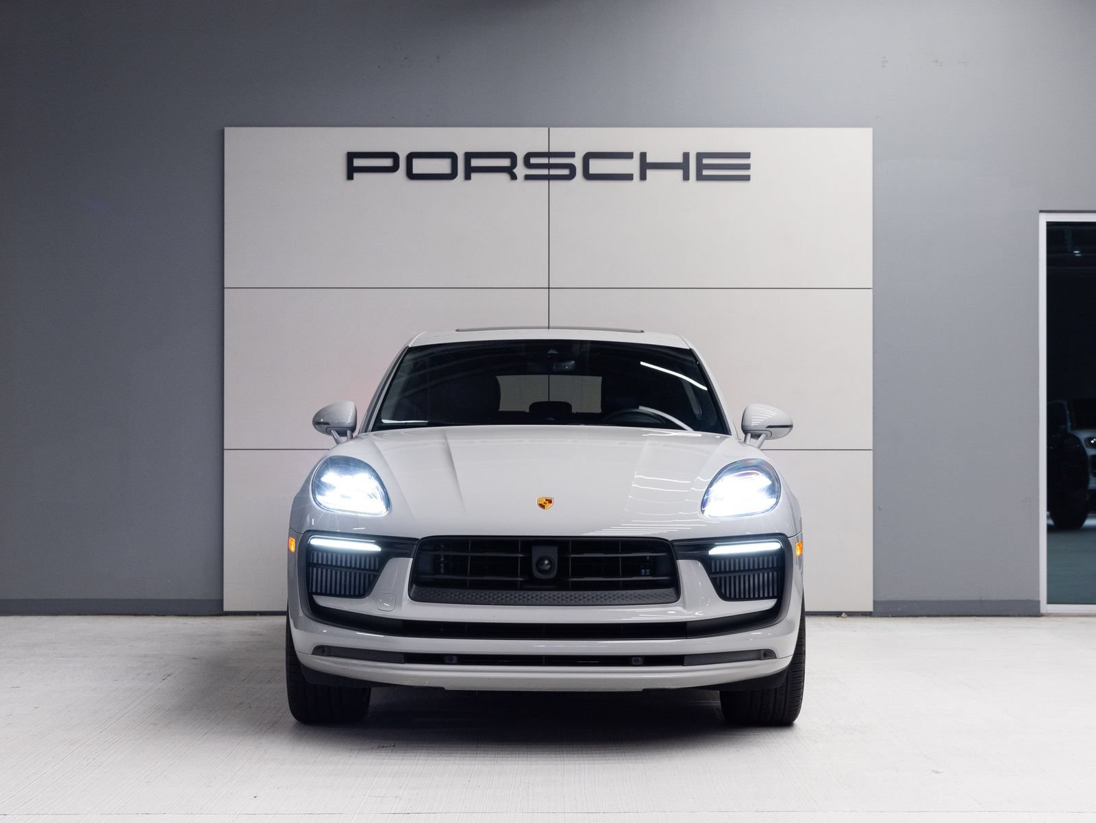 Certified 2023 Porsche Macan S AWD/4WD image 10