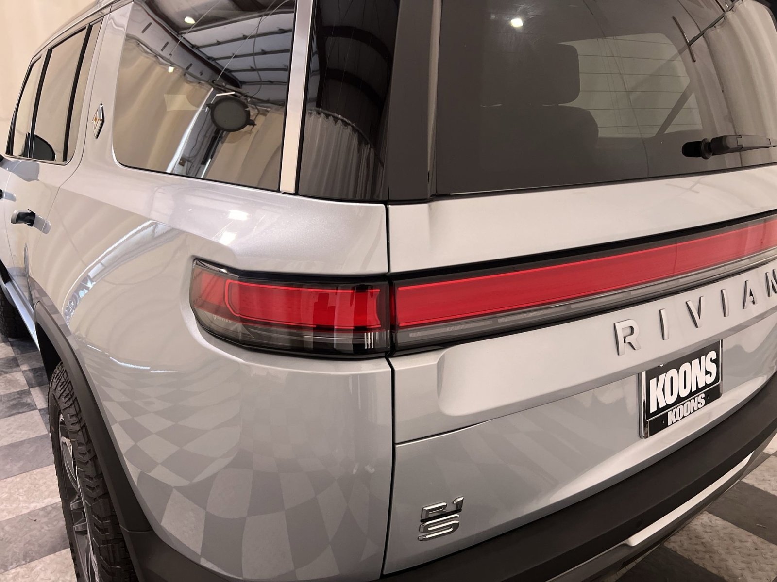 Used 2026 Rivian R1S Adventure image 18