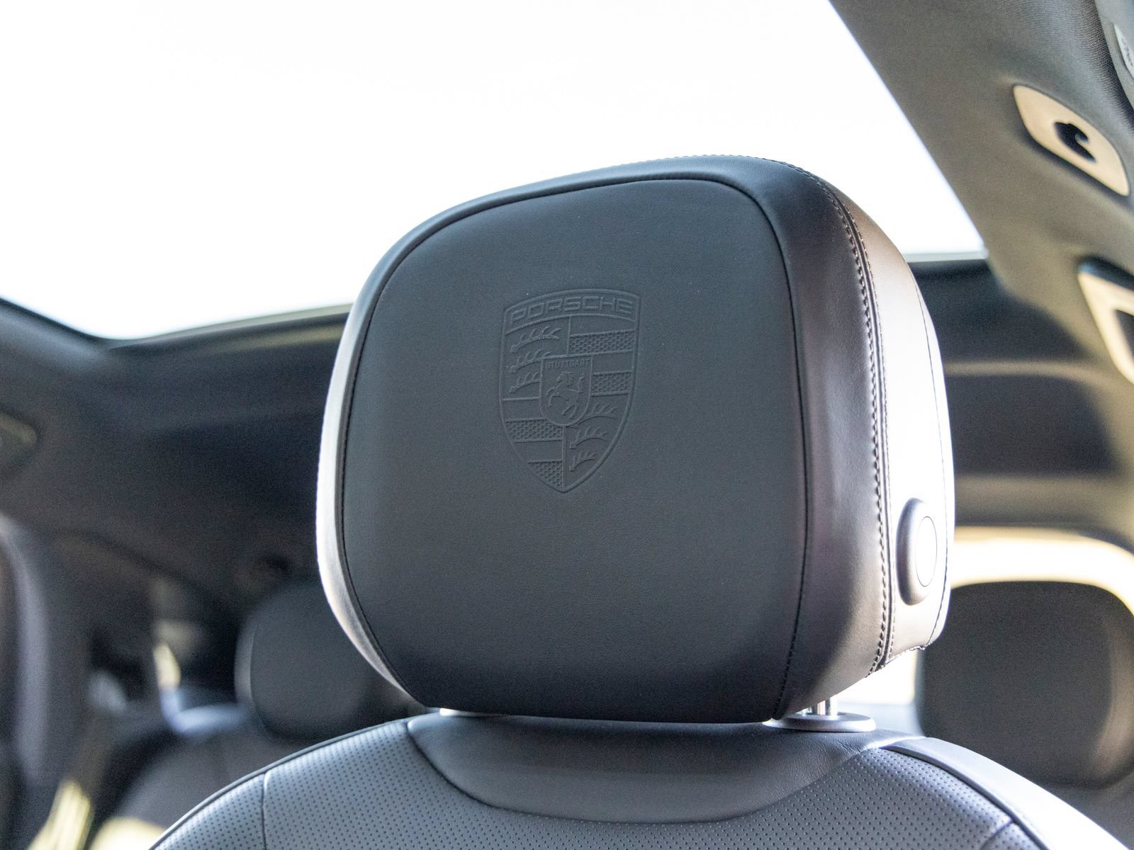 Certified 2026 Porsche Cayenne Coupe AWD/4WD image 35