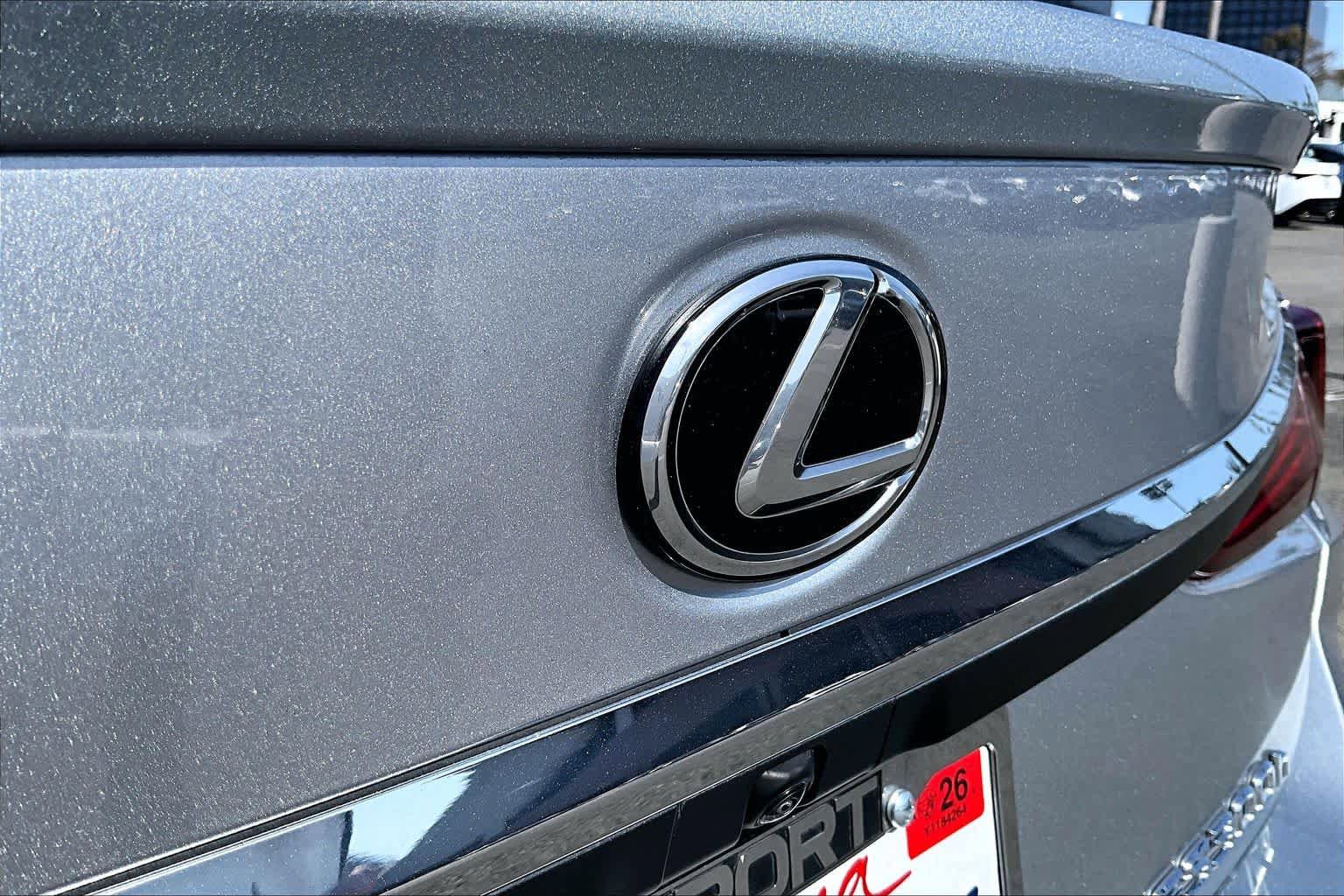 Used 2025 Lexus ES 300h w/ Premium Package FWD image 29