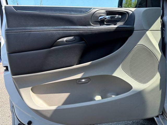 Used 2019 Dodge Grand Caravan SXT FWD image 9