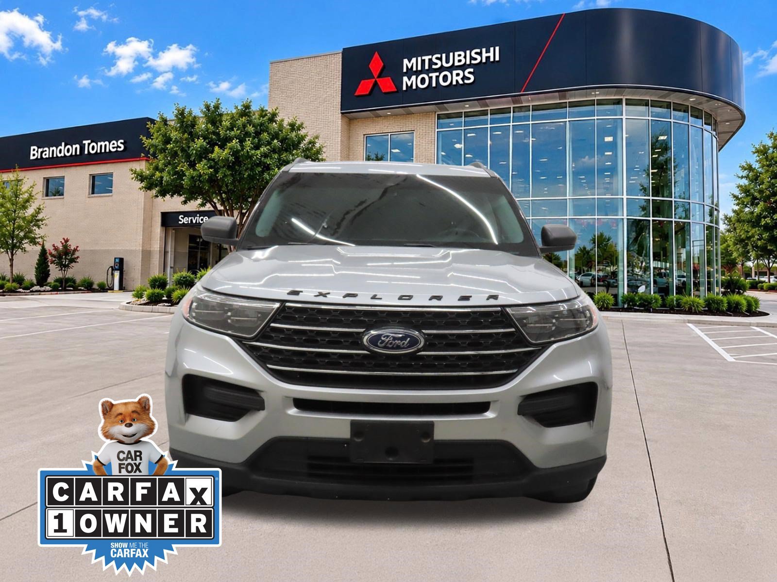 Used 2024 Ford Explorer XLT RWD image 9