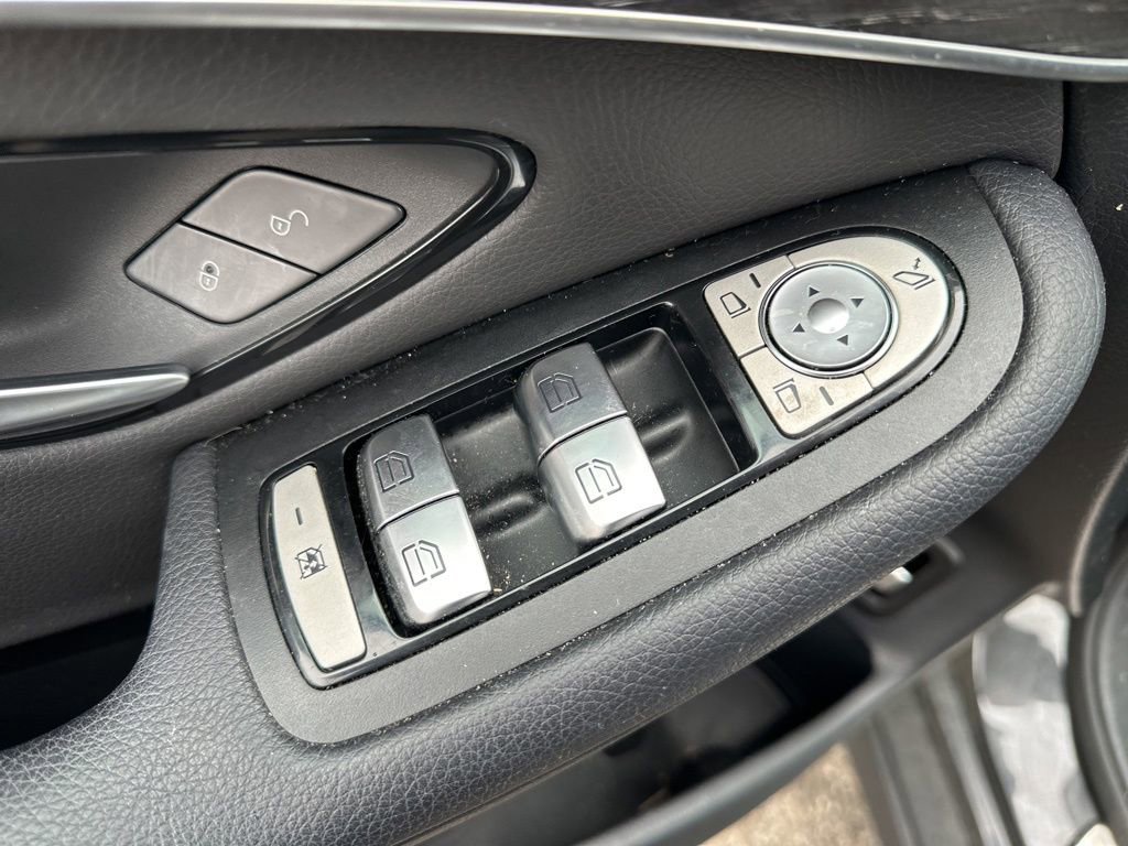 Used 2020 Mercedes-Benz GLC 300 4MATIC image 19