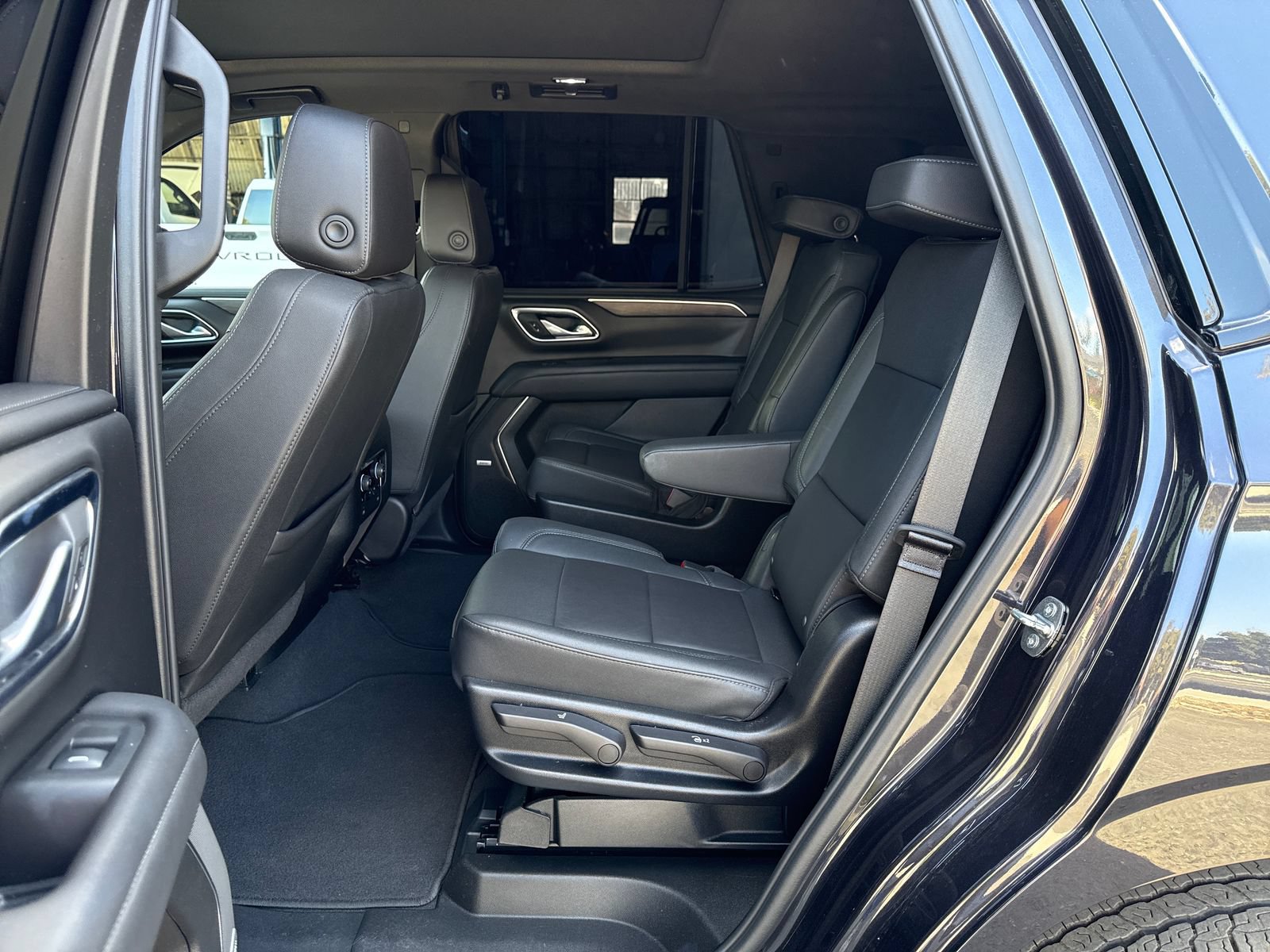 Used 2024 Chevrolet Tahoe Z71 w/ Luxury Package AWD/4WD image 25