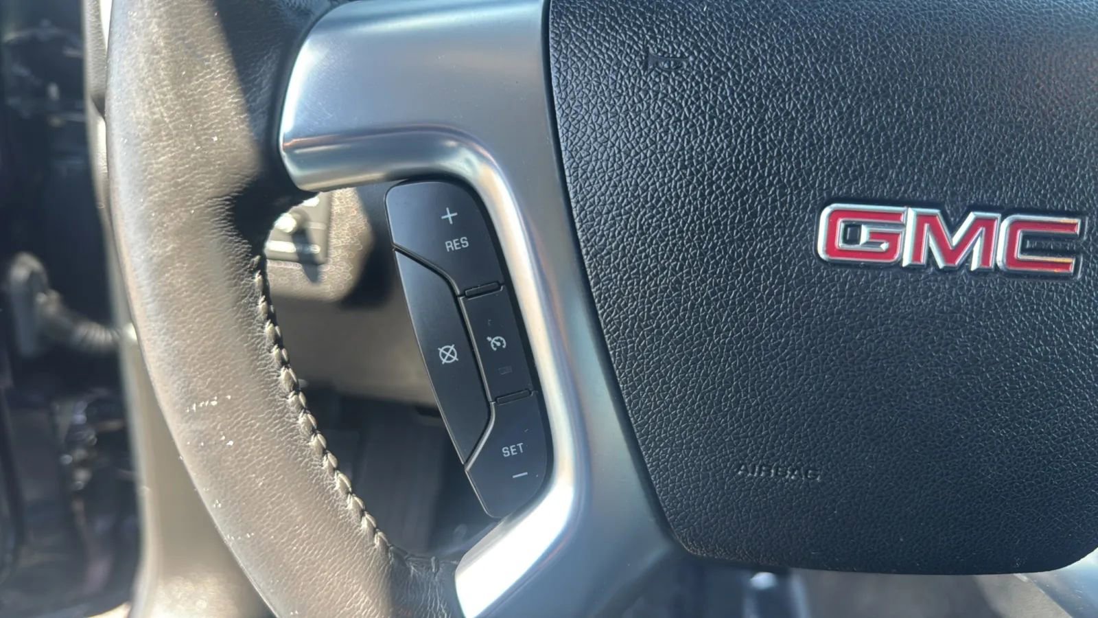 Used 2015 GMC Acadia SLE FWD image 25