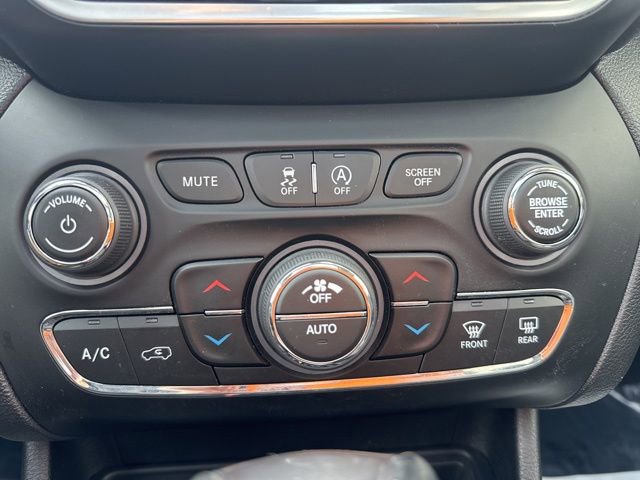 Used 2021 Jeep Cherokee Limited image 24