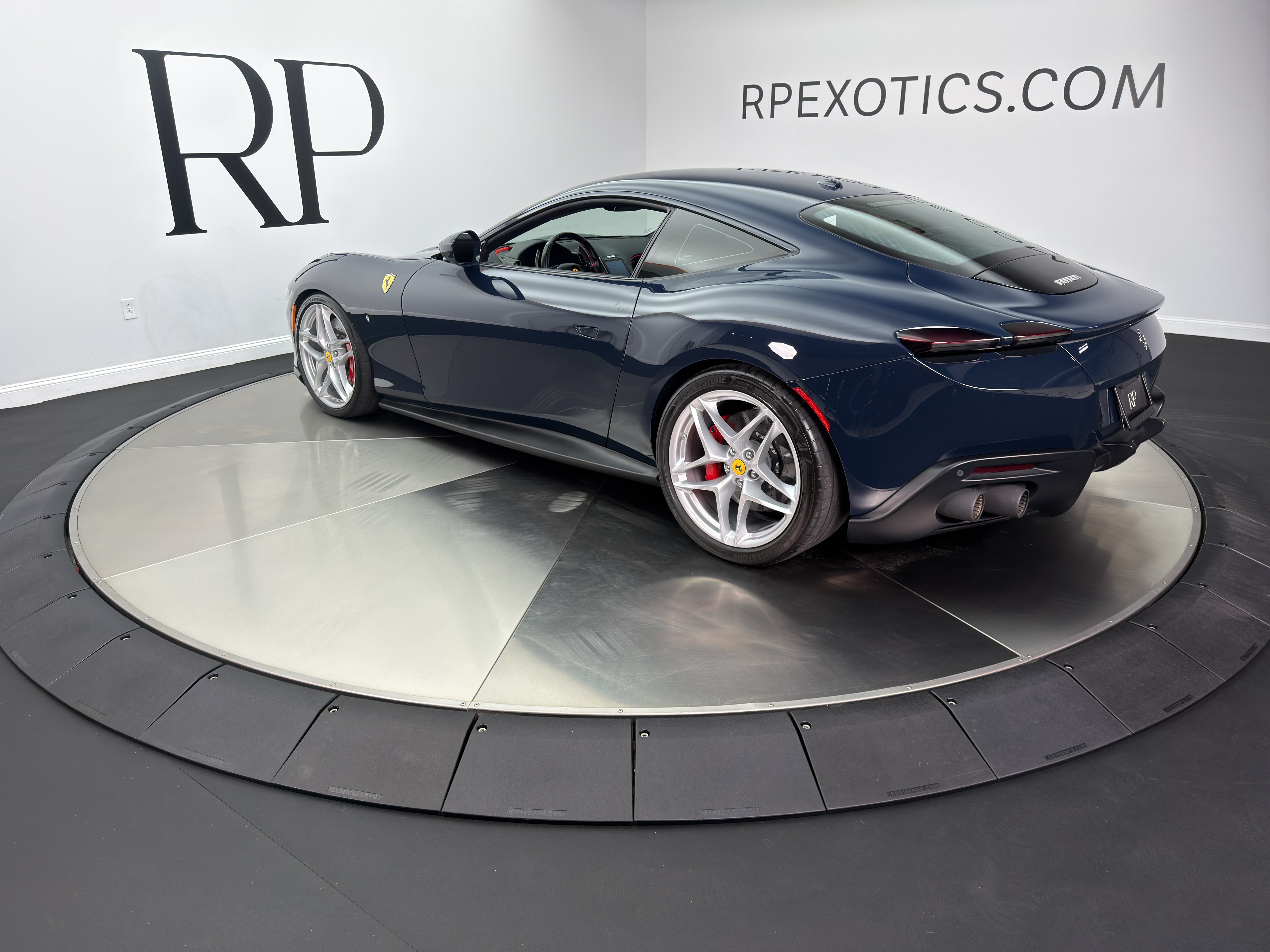 Used 2021 Ferrari Roma RWD image 4