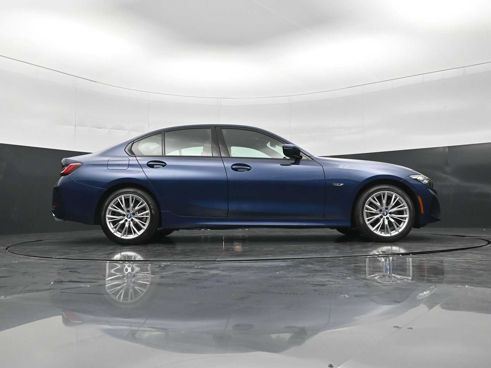 Used 2023 BMW 330e xDrive w/ Driving Assistance Package AWD/4WD image 28