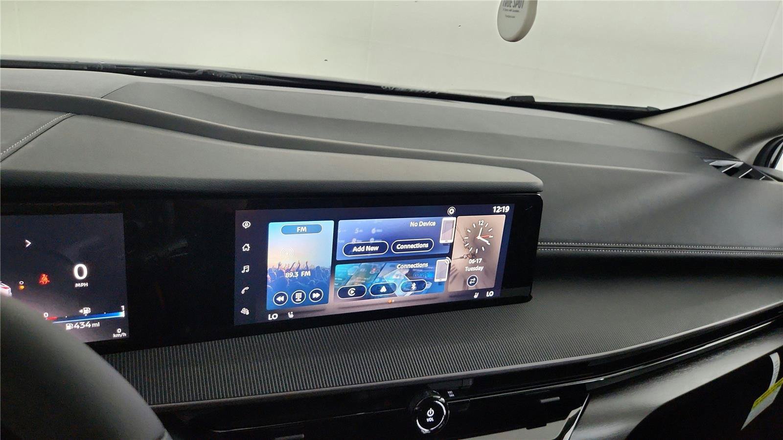 Certified 2025 Nissan Murano SV AWD/4WD image 26