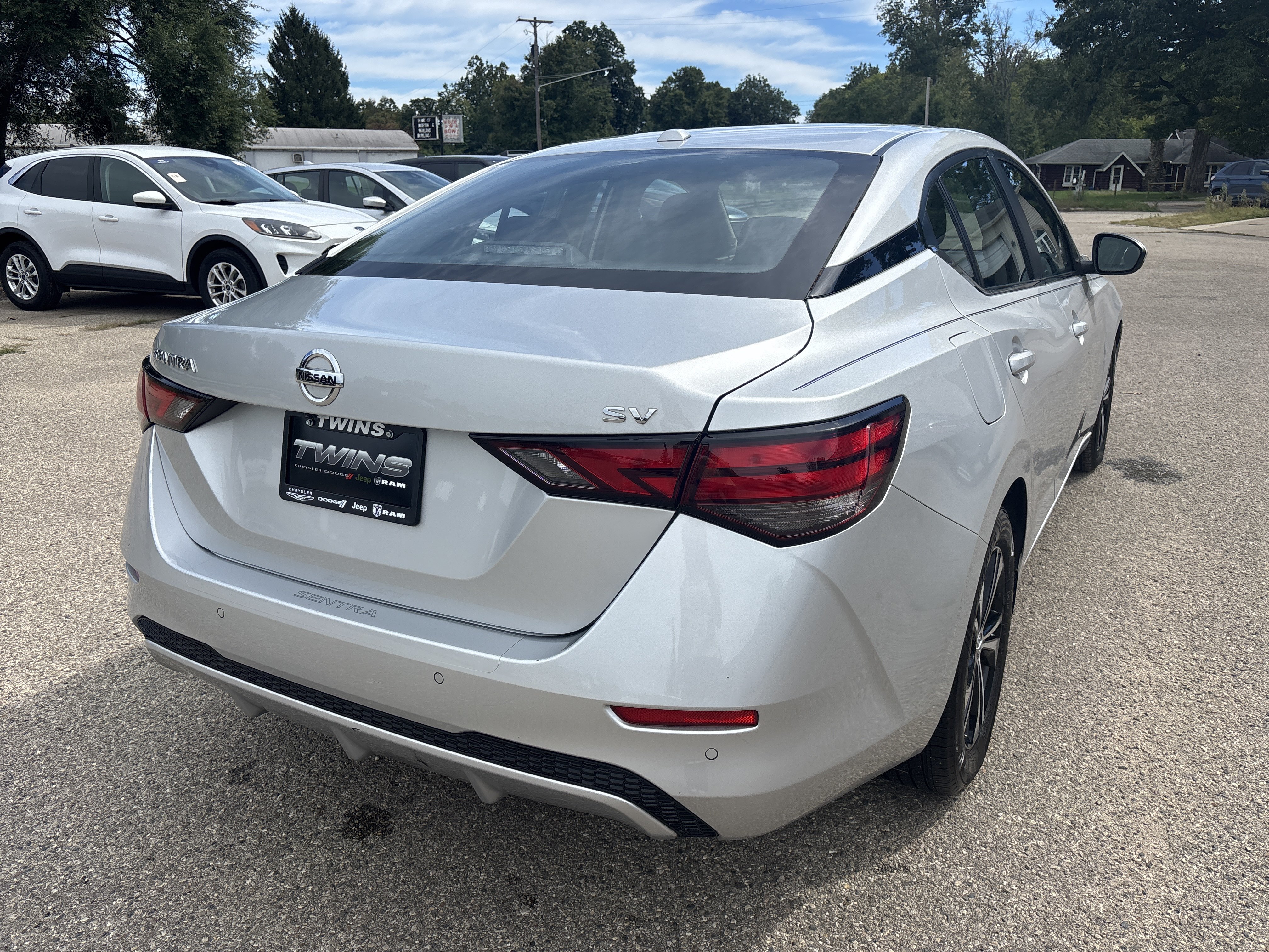 Used 2023 Nissan Sentra SV FWD image 3