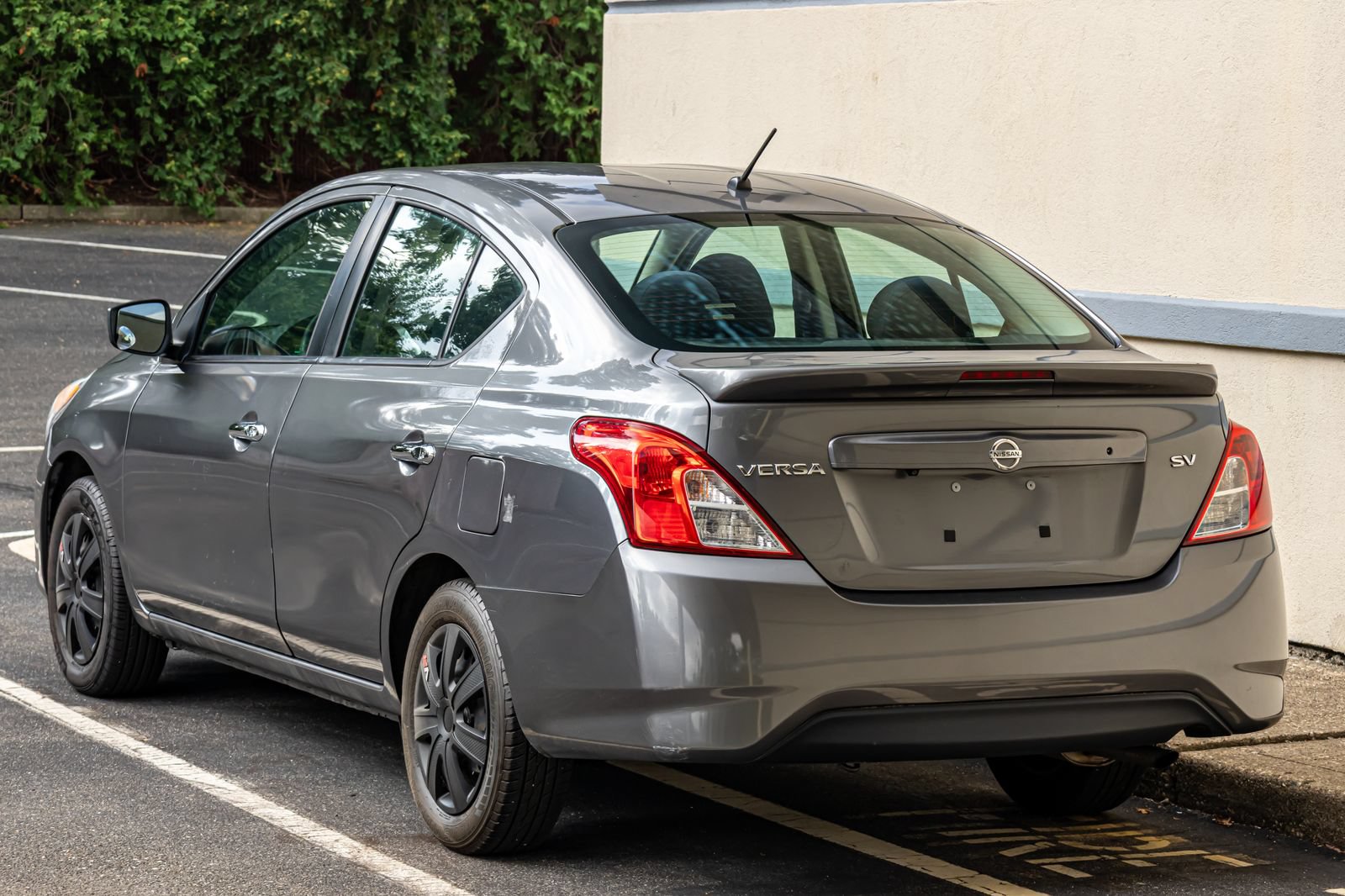 Used 2019 Nissan Versa SV FWD image 7