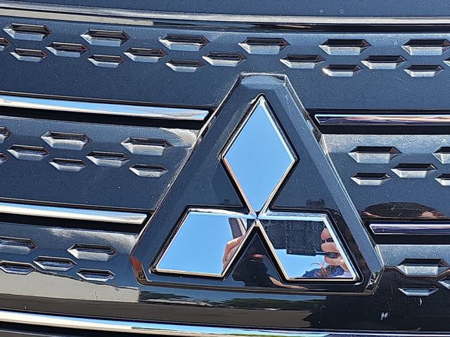 Used 2023 Mitsubishi Outlander ES AWD/4WD image 35
